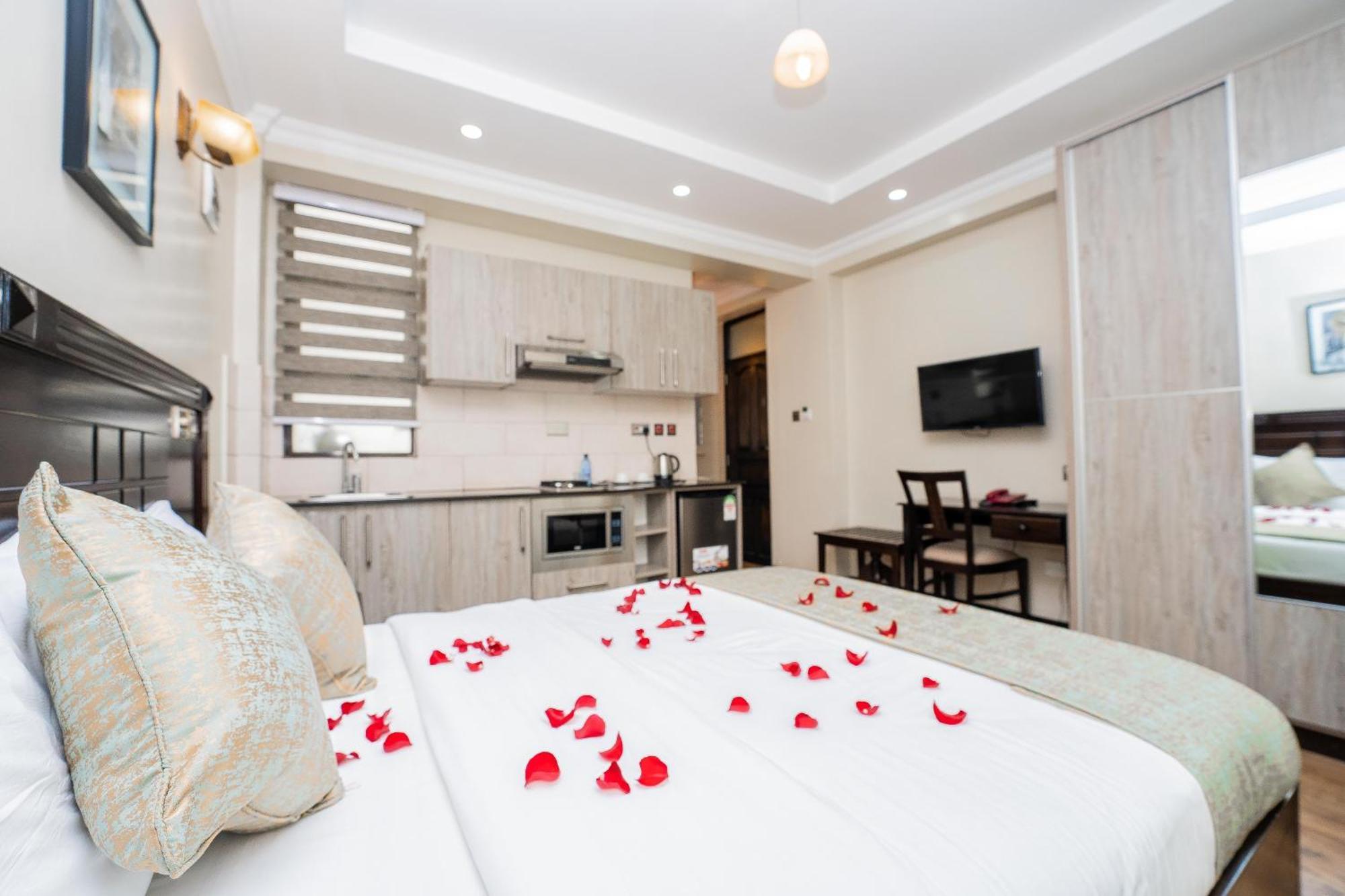 Hemak Suites Hotel ナイロビ エクステリア 写真