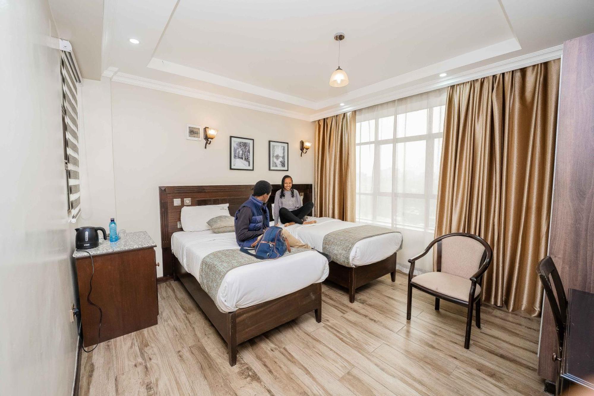 Hemak Suites Hotel ナイロビ エクステリア 写真