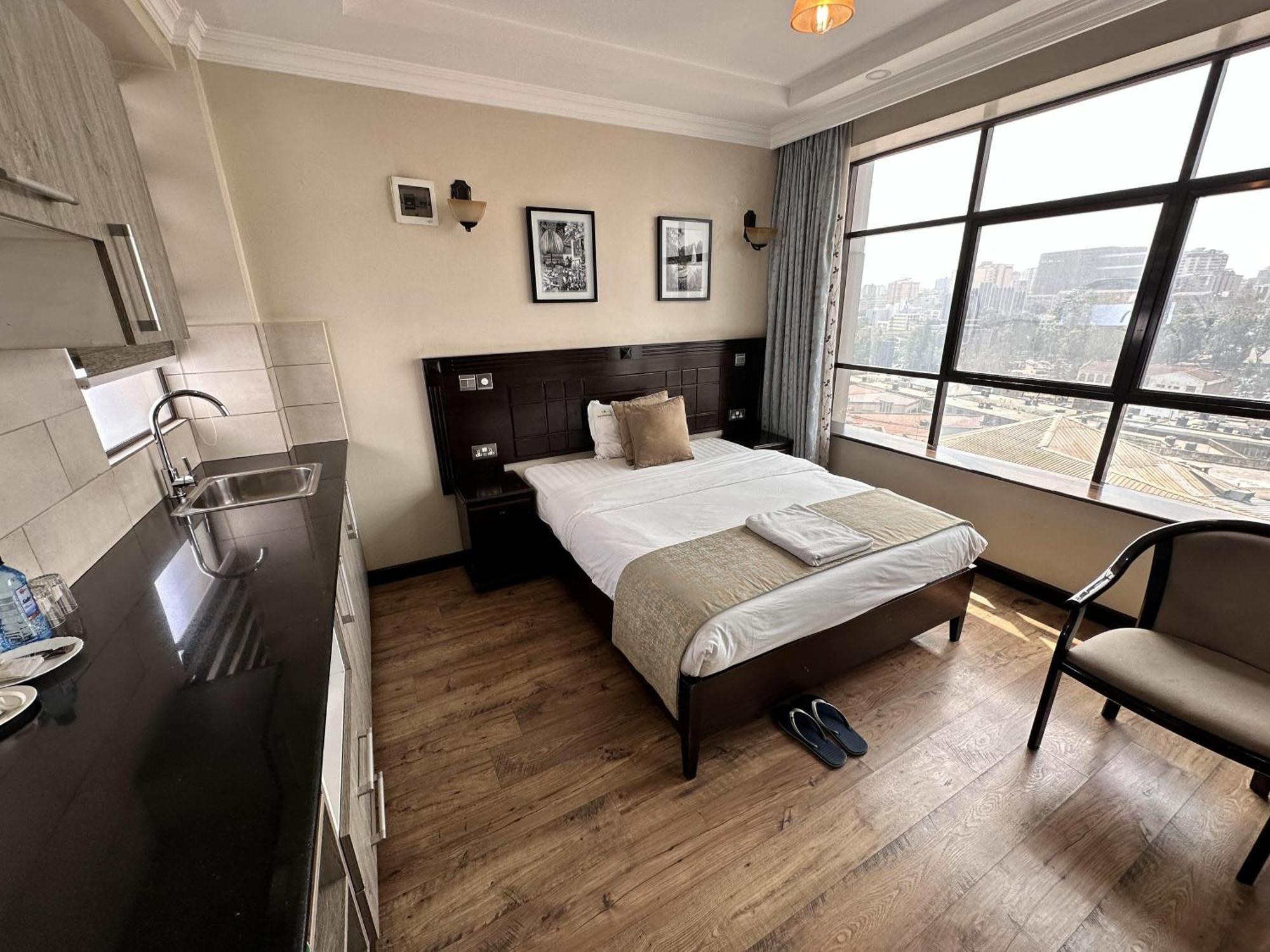 Hemak Suites Hotel ナイロビ エクステリア 写真