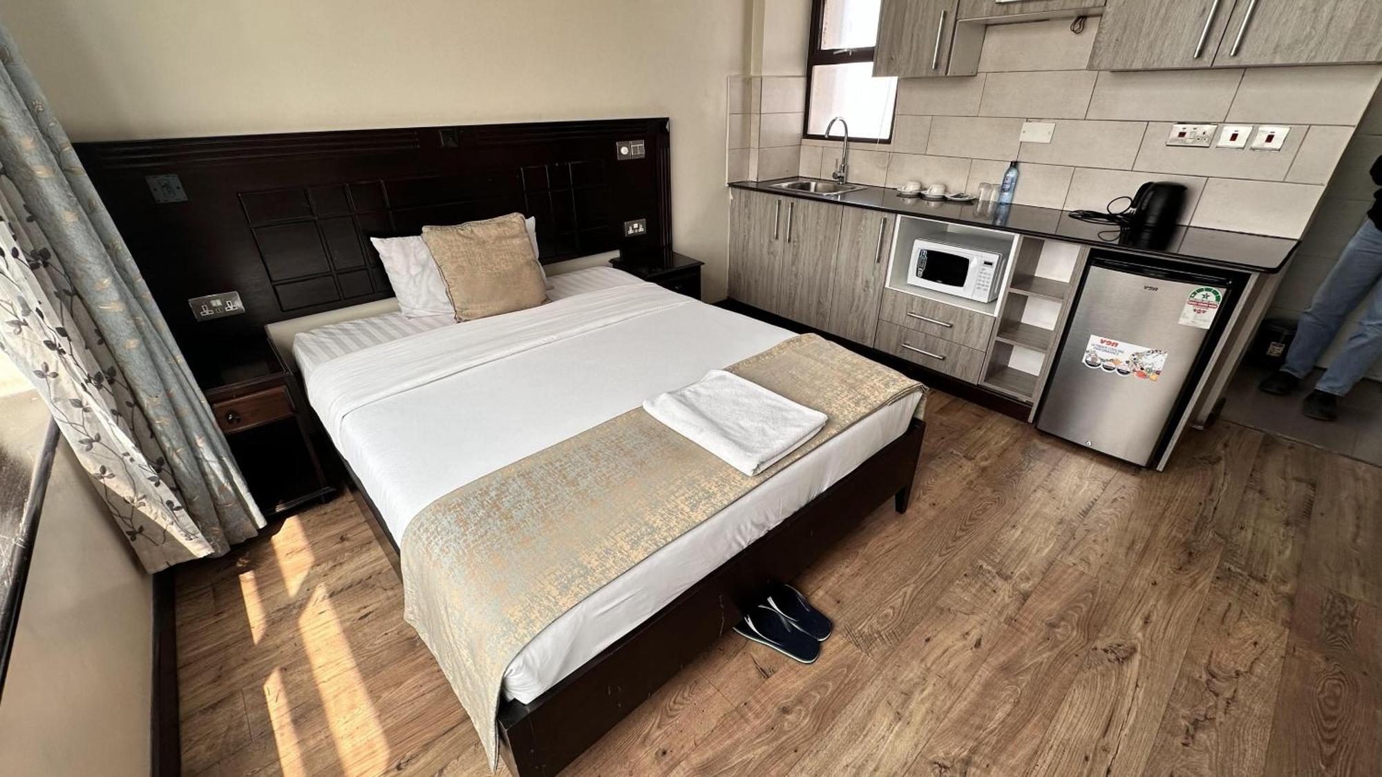 Hemak Suites Hotel ナイロビ エクステリア 写真
