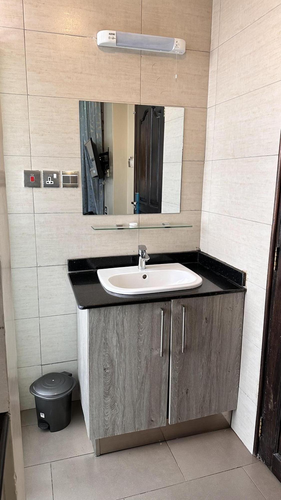 Hemak Suites Hotel ナイロビ エクステリア 写真